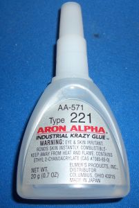 Aron Alpha - spoiwo chemiczne między nylonem i akrylem